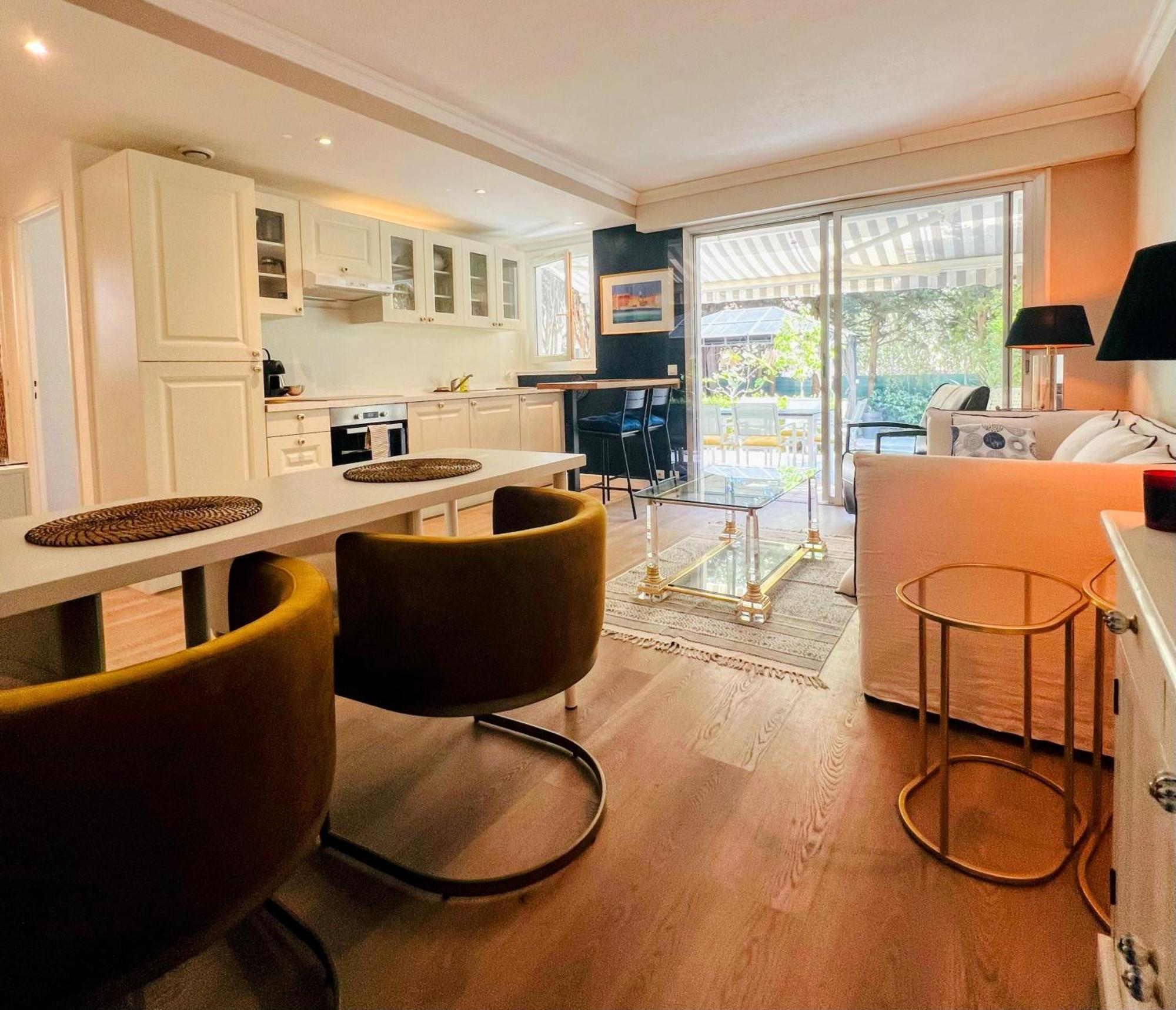 Superbe Appartement Avec Terrasse Jardin Et Parking Prive แซ็ง-ทรอเป ภายนอก รูปภาพ